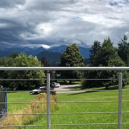 Apartman Velden View Direkt Am Wald Mit Grosser Sonnenterrasse Und Grandiosem Karawankenblick Velden am Wörthersee