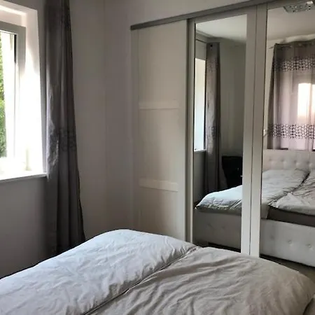 Velden View Direkt Am Wald Mit Grosser Sonnenterrasse Und Grandiosem Karawankenblick Apartman *