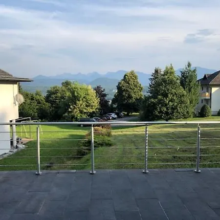 Velden View Direkt Am Wald Mit Grosser Sonnenterrasse Und Grandiosem Karawankenblick *