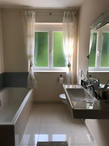 Velden View Direkt Am Wald Mit Grosser Sonnenterrasse Und Grandiosem Karawankenblick Apartment Velden am Woerthersee